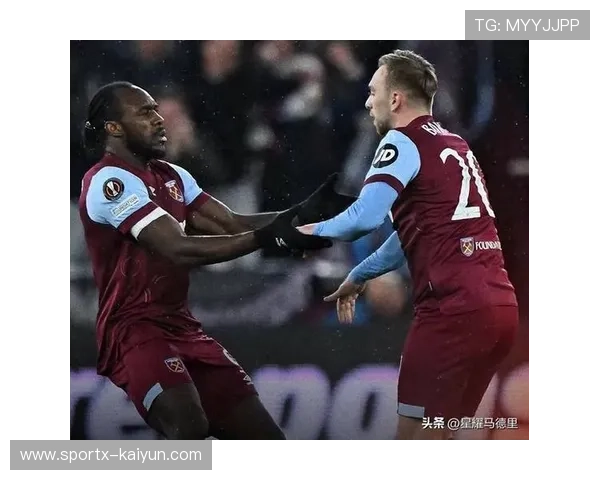 勒沃库森替补门将布拉斯维希和隆布被赞训练表现顶级 勒沃库森替补门将布拉斯维希和隆布被赞训练表现顶级